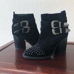 Steve Madden black buckle ankle booties !